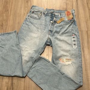 NWT Levi’s 501 floral patch jeans